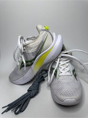 Saucony Kinvara 12 women’s lightweight running shoes